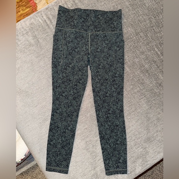 Athleta Salutation Stash Pocket II Textured 7/8 Tight Size Small Basil Green - Picture 3 of 7